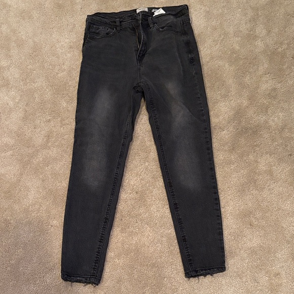 Kensie Women's Dark Gray Skinny Jeans - Picture 1 of 2